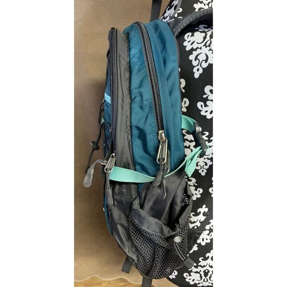 The North Face Sure Shot Backpack Daypack Padded Hiking Acqua Blue - Picture 4 of 7